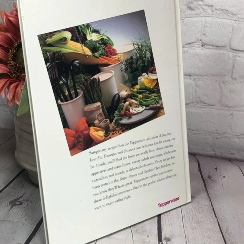 Vintage 1993 TUPPERWARE LUSCIOUS LOW-FAT FAVORITES cookbook